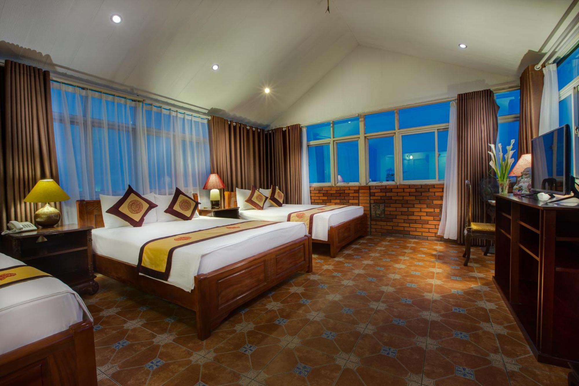 Hanoi Little Town Hotel Room photo